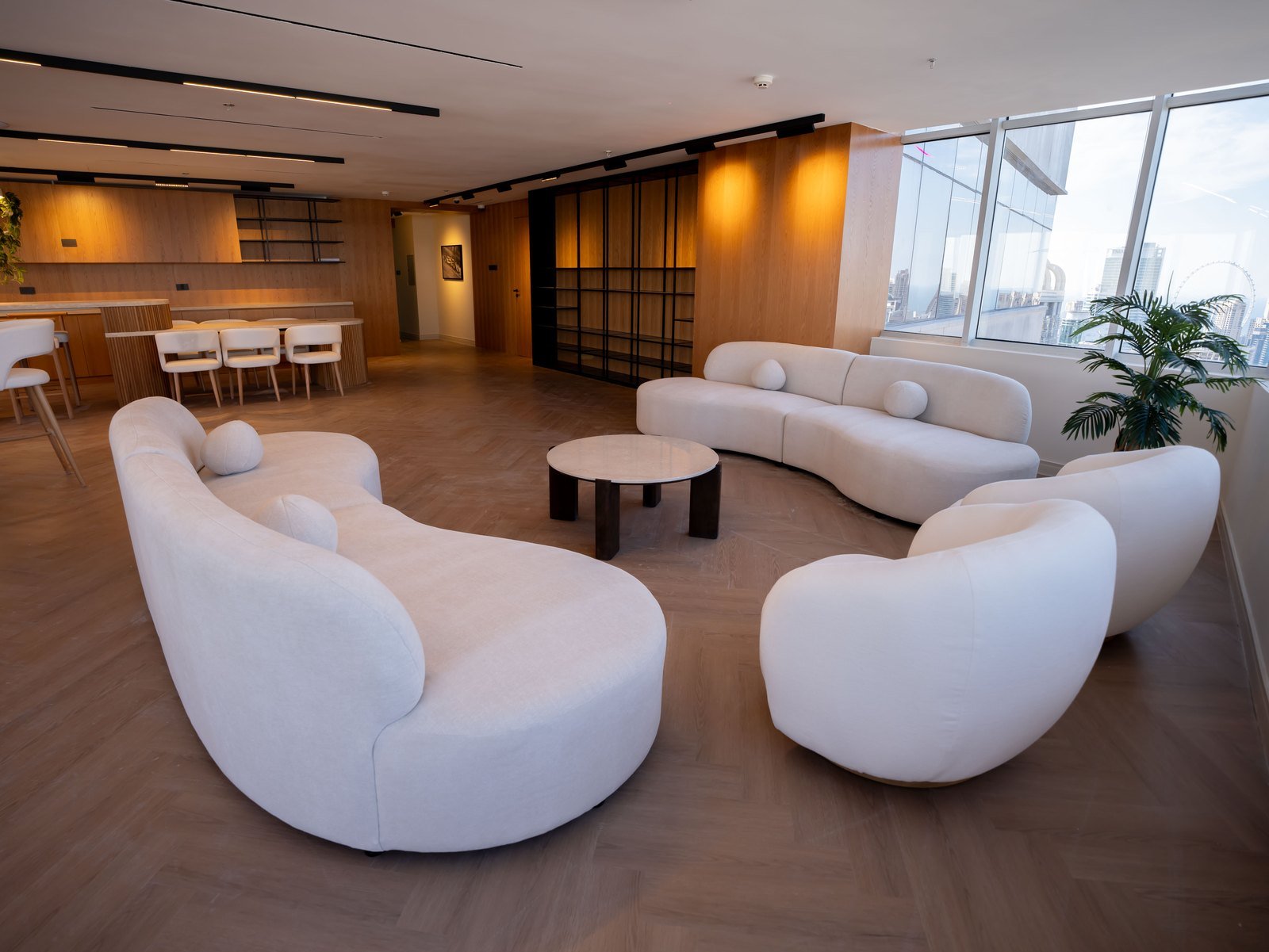 AD Tyres commercial fit-out in Platinum Tower, JLT — photo 2